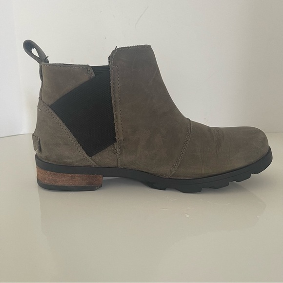 Sorel Women’s Emelie Chelsea Bootie - Picture 7 of 8